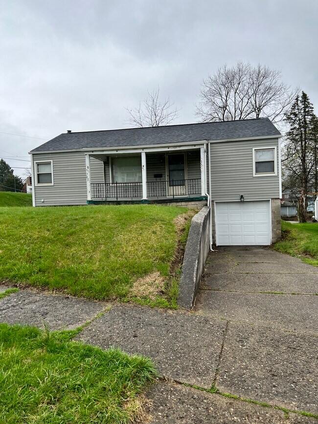 Building Photo - 221 Korman Ave NE