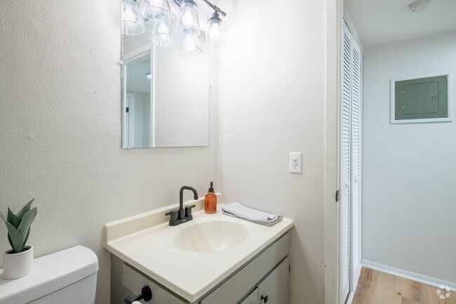 1HAB, 1BA - 695 ft² - The Hendrix