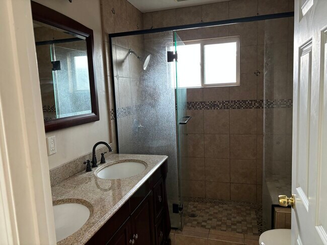 Foto del edificio - 1578 Heatherdale Ave