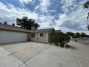 Building Photo - 564 Garfield Dr