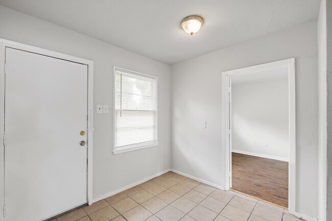 Foto del edificio - 7918 Jutland Rd