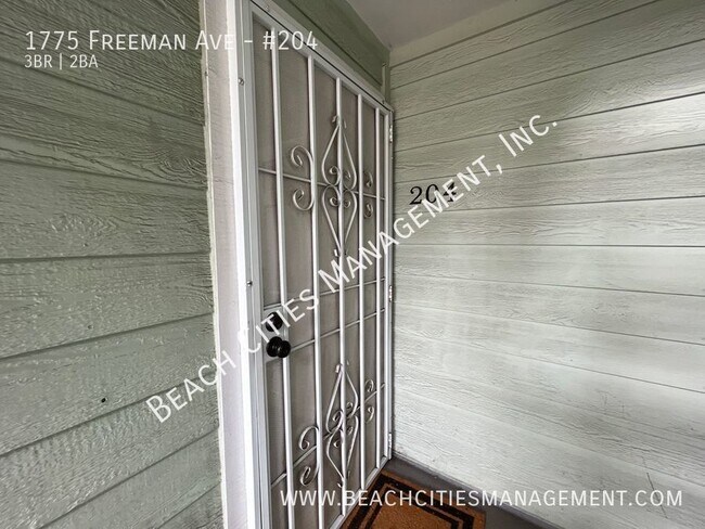 Building Photo - Beautiful 3 Bedroom, 2 Bath Condo with Par...