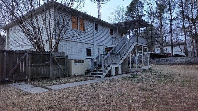 Building Photo - 717 Cara Jane Dr