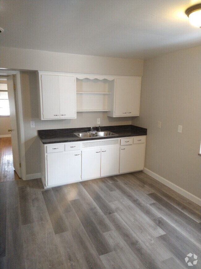 Gardner Heights Apartments for Rent with Hardwood Floors Euclid, OH 7 Rentals