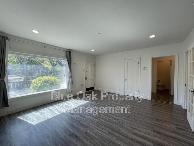 Foto del edificio - 266 E 6th Ave