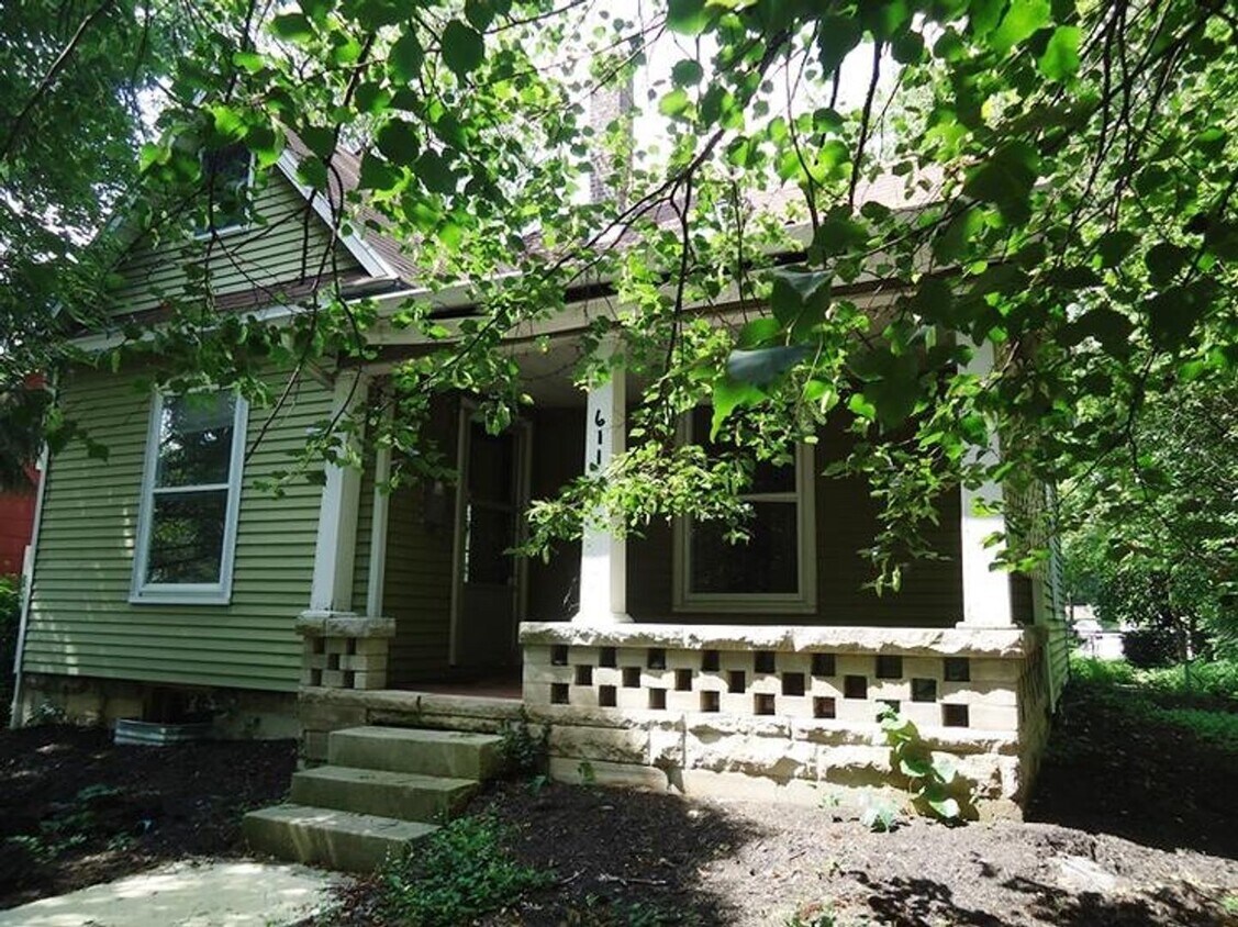Primary Photo - Directly Behind "The Elm" Restaurant.Beaut...