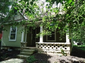 Building Photo - 611 E University St