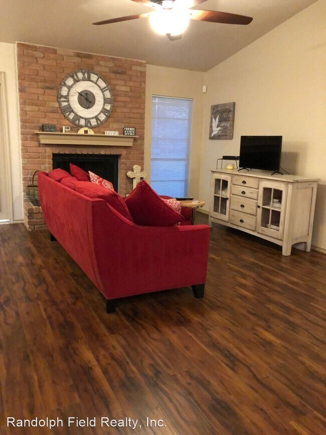 Foto del edificio - 3 br, 2 bath House - 8214 SPRING TOWN ST