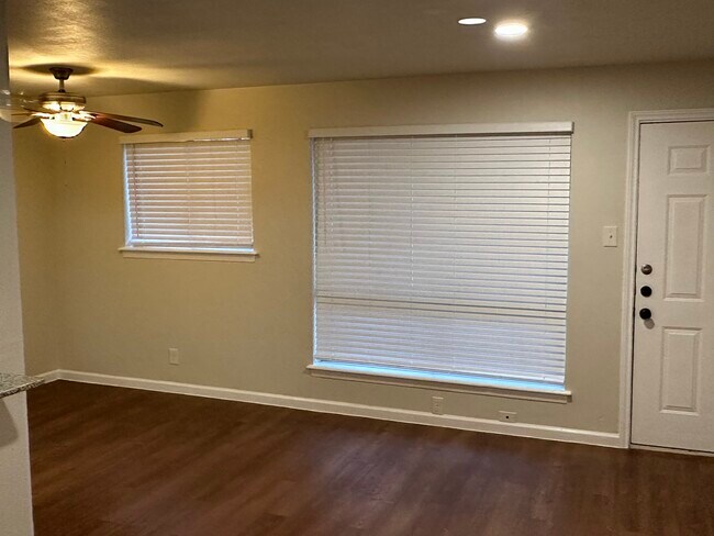 Foto del edificio - 10825 Greenwillow St