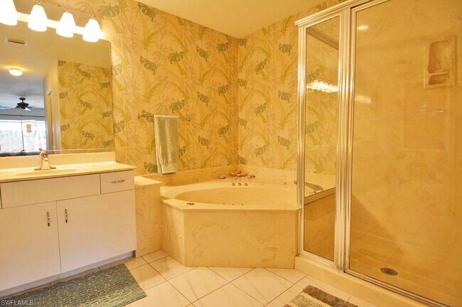 Foto del edificio - Spacious and Meticulously Maintained Water...