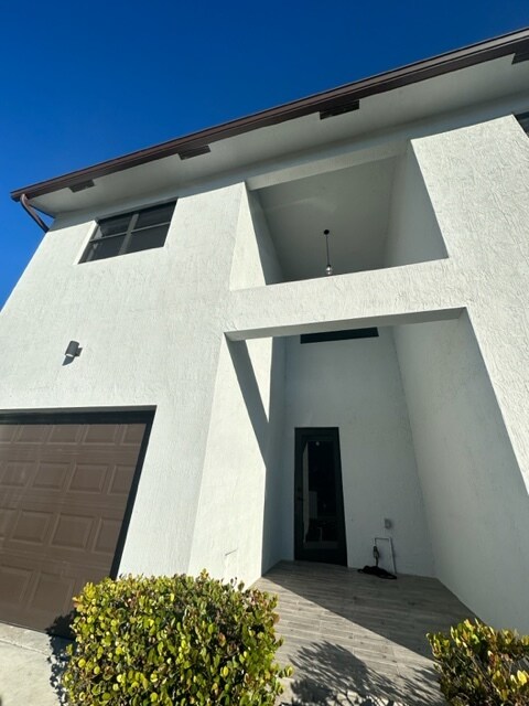 entrance of house - 6045 Pierce St