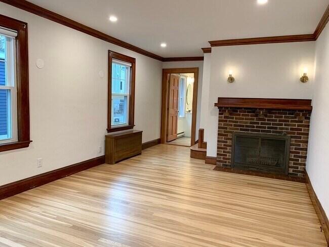 Building Photo - 260 Hillside Ave