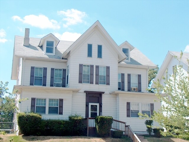 Primary Photo - 1132 N Perry St
