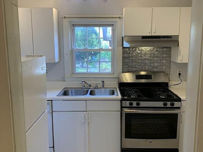 Building Photo - 561 New Bern Ave