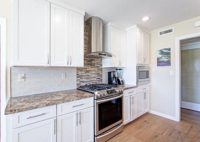 Building Photo - 620 W Solana Cir