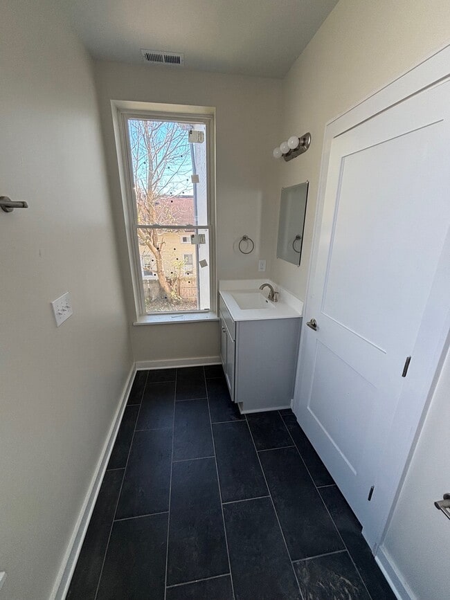 Photo - 4124 Kirby Ave Apartment