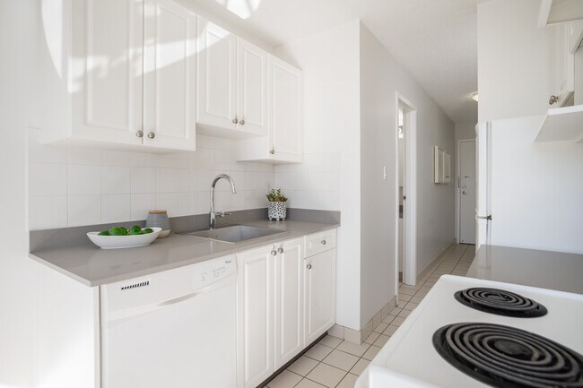 Building Photo - Central Plaza