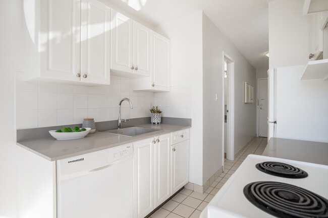 Building Photo - Central Plaza