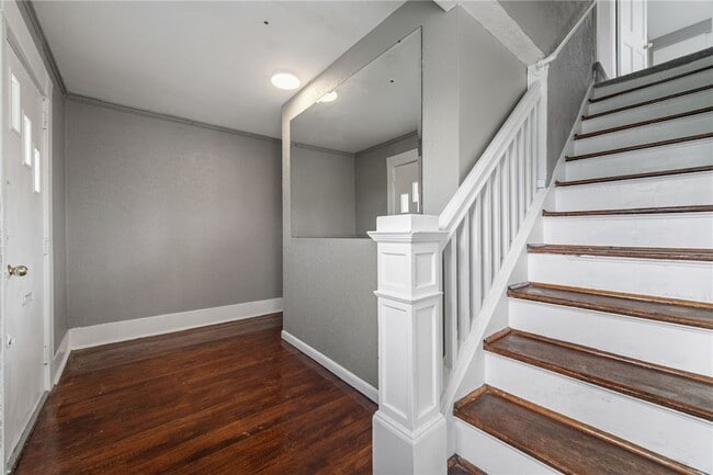Building Photo - 160 Hazelwood Ave