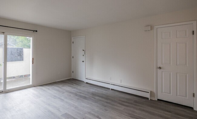 Building Photo - East Boulder - Spacious 2BR/1BA