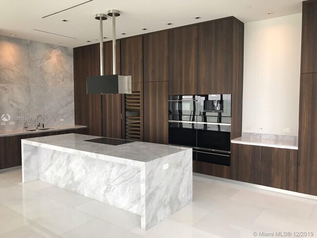 Foto del edificio - 17141 Collins Ave