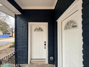 Building Photo - 1519 McKee St