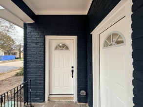 Building Photo - 1519 McKee St