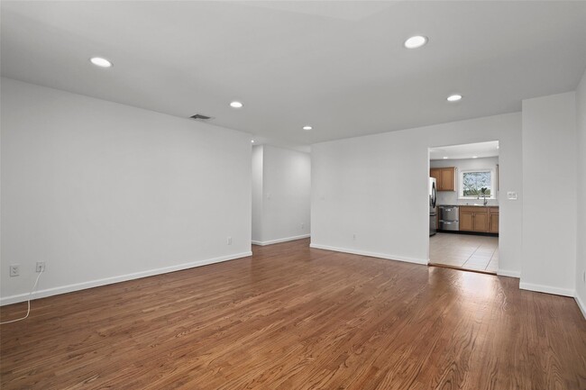 Foto del edificio - 223 Hillside Pl