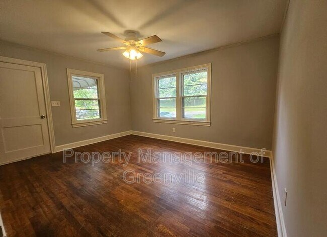 Foto del edificio - 117 White Oak Dr