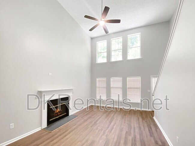 Building Photo - 1232 Gates Cir SE