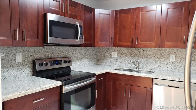Foto del edificio - 5838 SW 74th Terrace