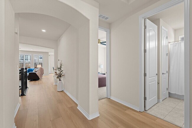Building Photo - 2414 Leafdale Cir