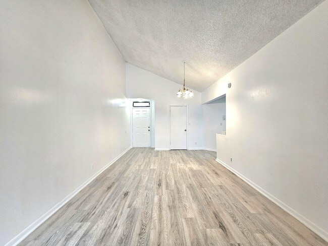 Foto del edificio - 213 Lake Pointe Dr