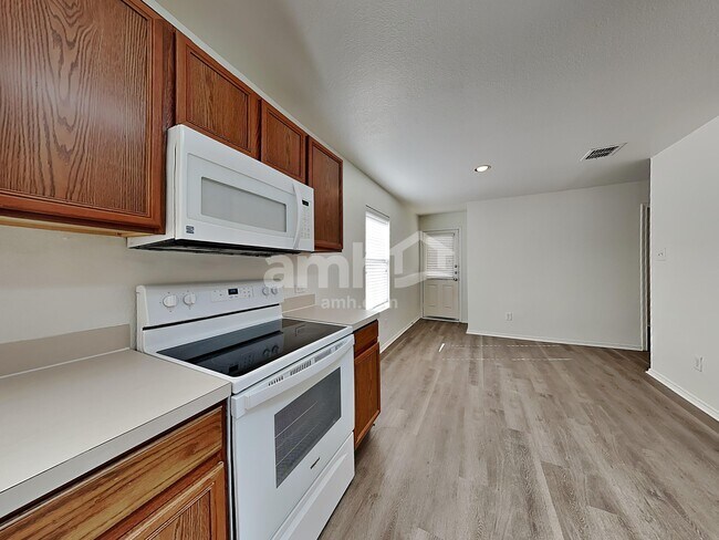 Foto del edificio - 1995 Kickapoo Trl