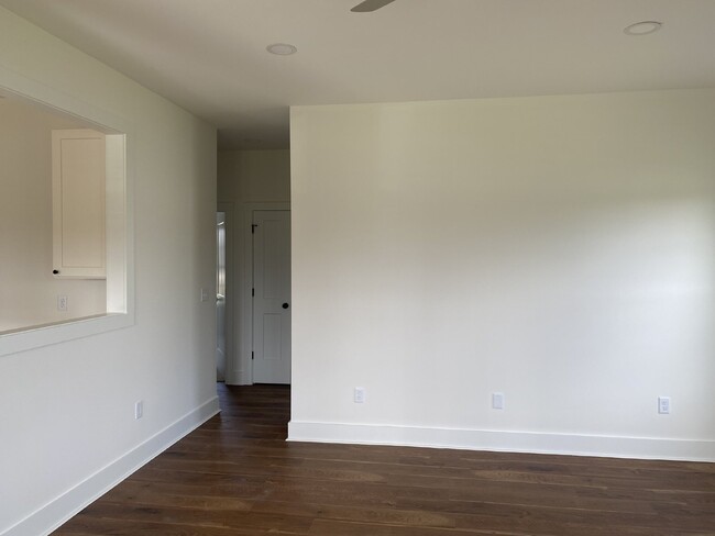 Building Photo - 3BD 2BA ONE LEVEL HOME WITH GARAGE FOR RENT