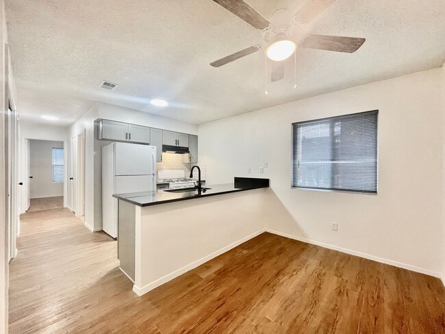 Foto del edificio - 1118/1120 Hazelton