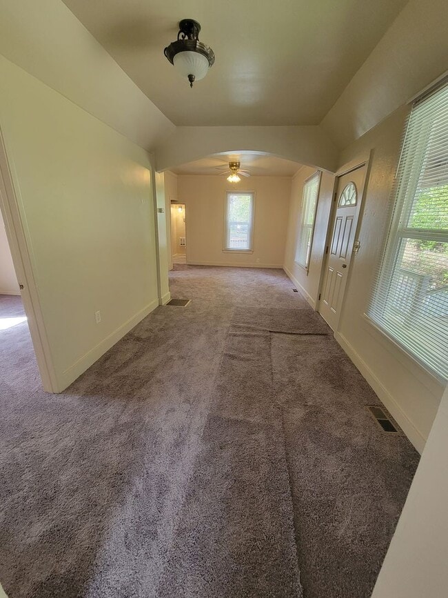 Building Photo - Sweet Two Bedroom Home Minutes from Downtown Port Orchard!