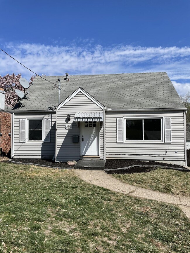 Building Photo - 1821 E 31st Ct