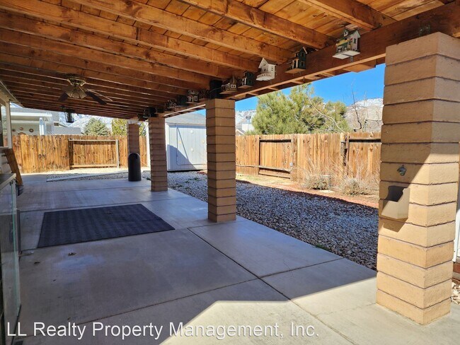 Building Photo - 3 br, 2 bath House - 872 Meadow Vista