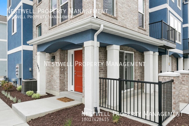 Building Photo - Gorgeous 3-bed Townhome in Riverton