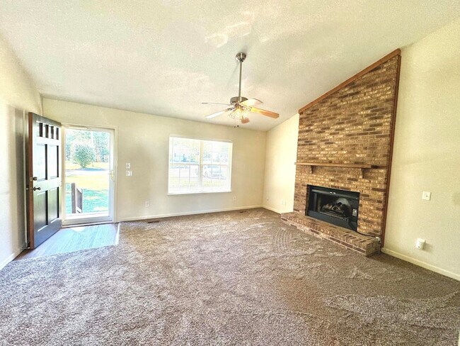 Foto del edificio - 5609 Landrum Dr