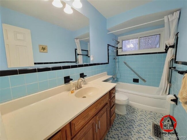 Photo - 18311 Norwich Rd House