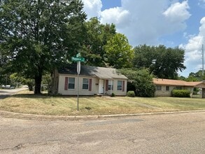 Building Photo - 4101 Magnolia St