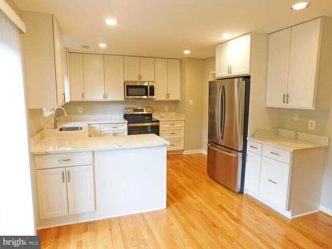 Foto del edificio - 10315 Cherry View Ct