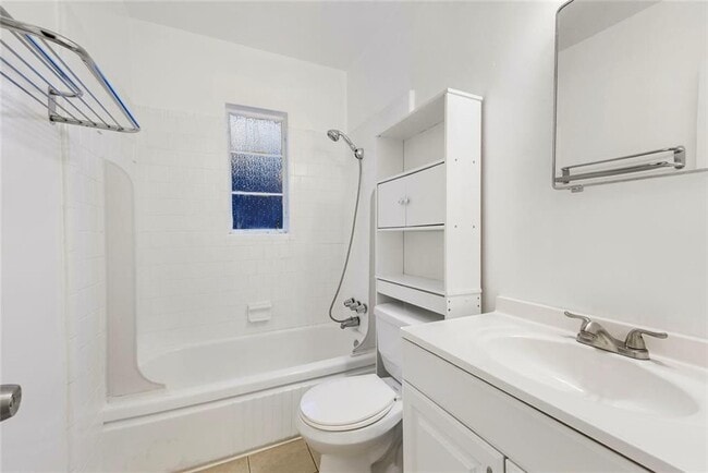 Building Photo - 121 Fairview St