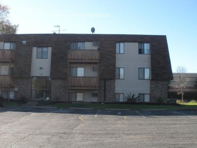 Building Photo - 132 Fox Hill Ln