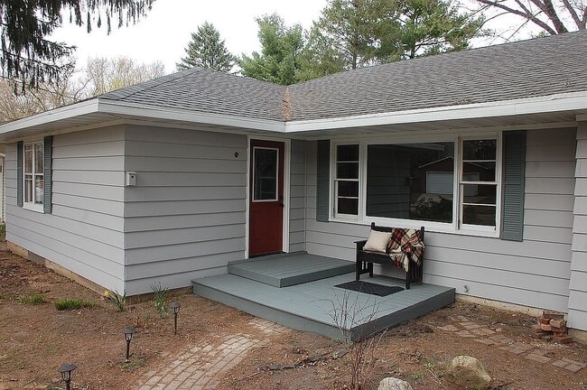 Building Photo - 1405 Reetz Rd