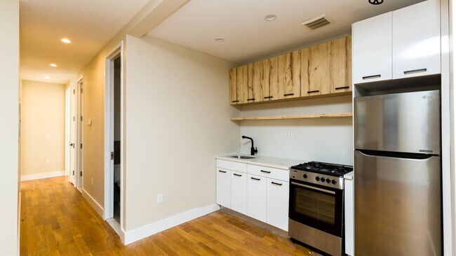 Building Photo - 312 Covert St