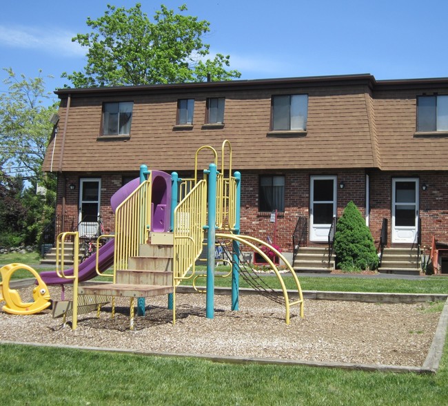 Área de juegos para niños - Acton Townhomes