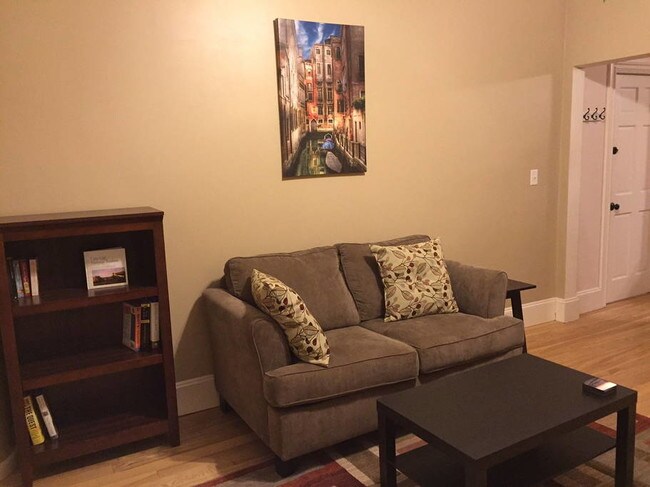 Building Photo - 344 W 3rd St